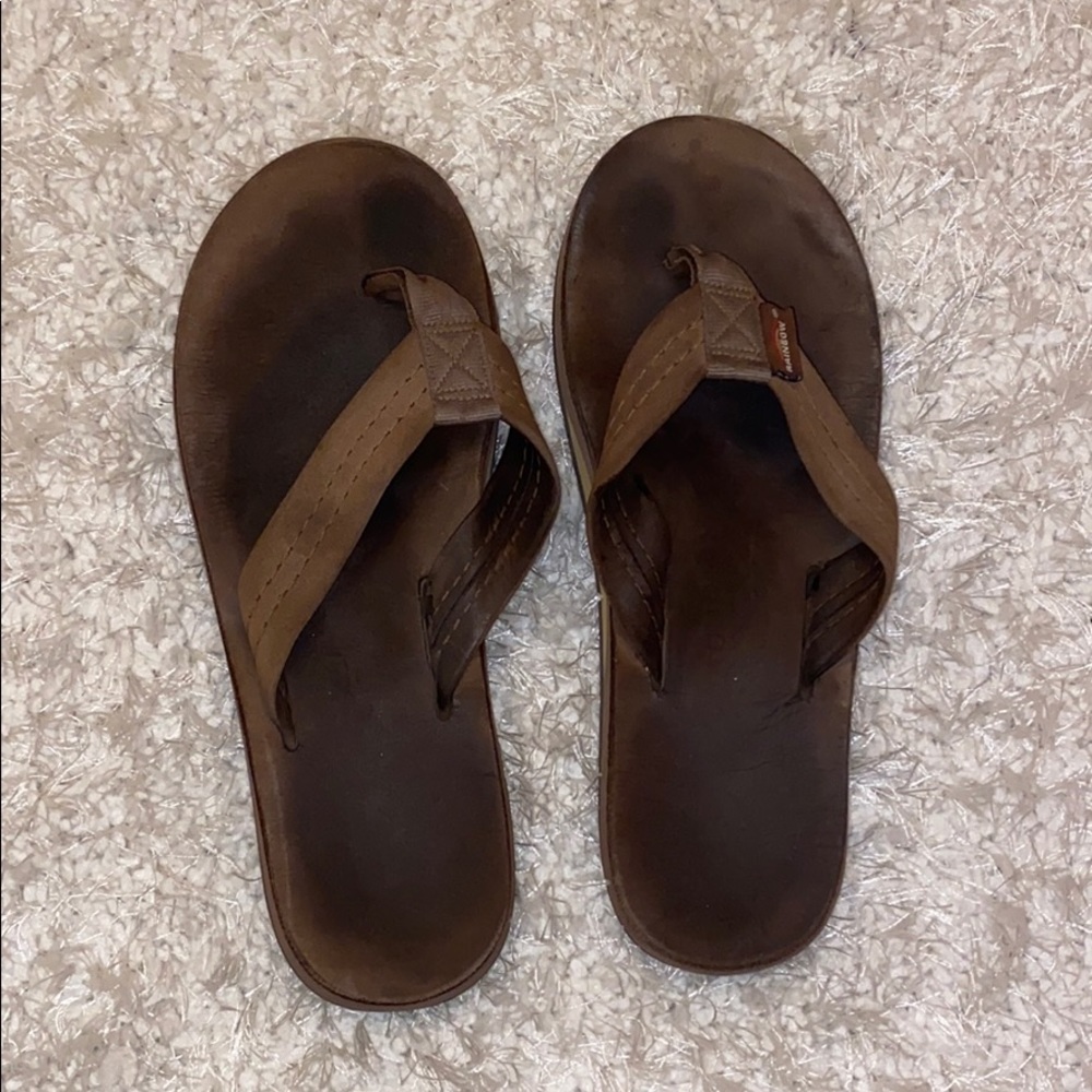 Women’s Rainbows - brown think strap flip flops